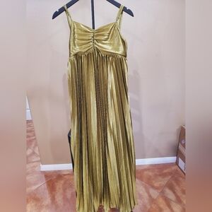 Green pleated maxi dress Size: XL